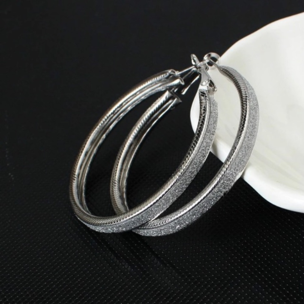 NEW!๐๐BIG! PRETTY! SPARKLE HOOPS! SILVERY!๐๐ - Picture 1 of 7